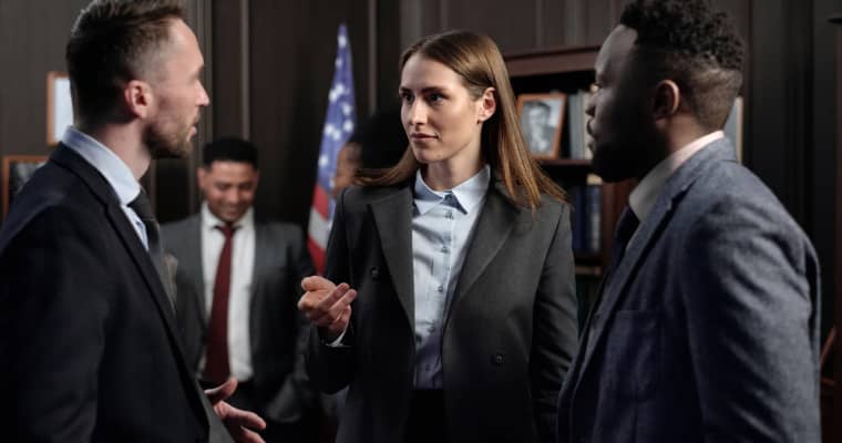 Mehr über den Artikel erfahren Trade groups sue admin over visas